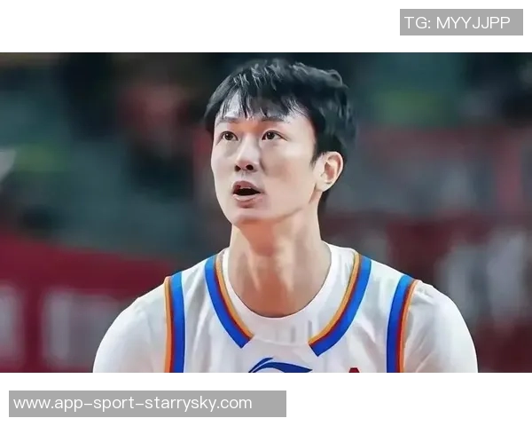 赖俊豪因头撞广告牌伤退媒体人呼吁取消场边广告牌保护运动员安全