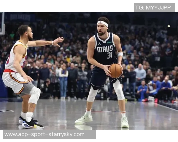 克莱首节火力全开三分球命中率惊人独行侠狂轰42分展现强大攻击力