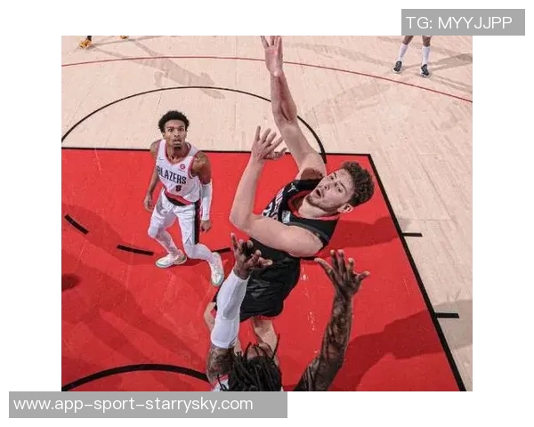 不忘老队友！申京晒与杰伦格林昔日同框照：生日快乐兄弟